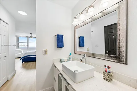 a en suite bathroom with a sink and a mirror