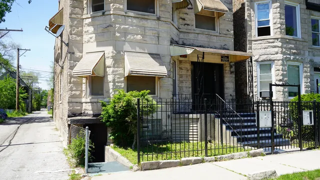 $390,000 | 6642 South Evans Avenue, Chicago, IL 60637