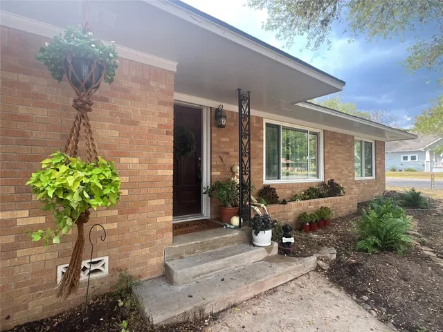 $329,000 | 355 North Monroe Street, La Grange, TX 78945