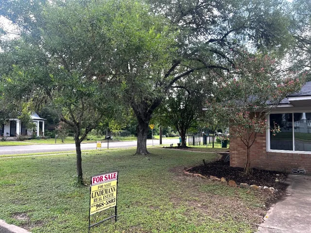 $329,000 | 355 North Monroe Street, La Grange, TX 78945