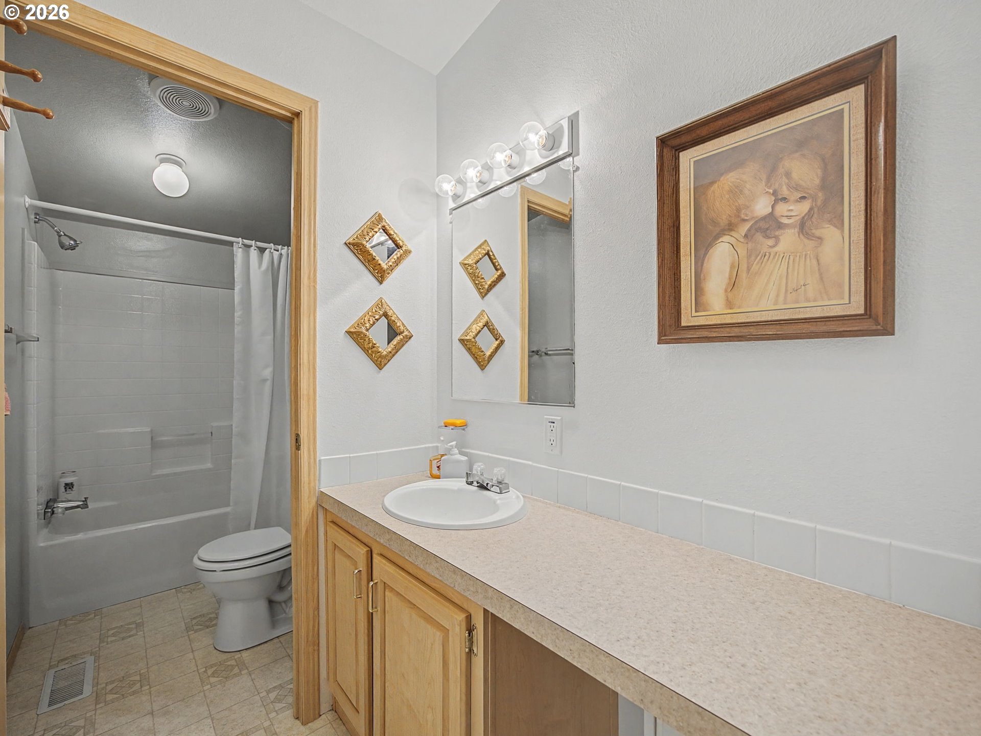 53164 East Sylvan Drive Sandy, OR 97055 - Photo 20 of 36 En Suite Bathroom