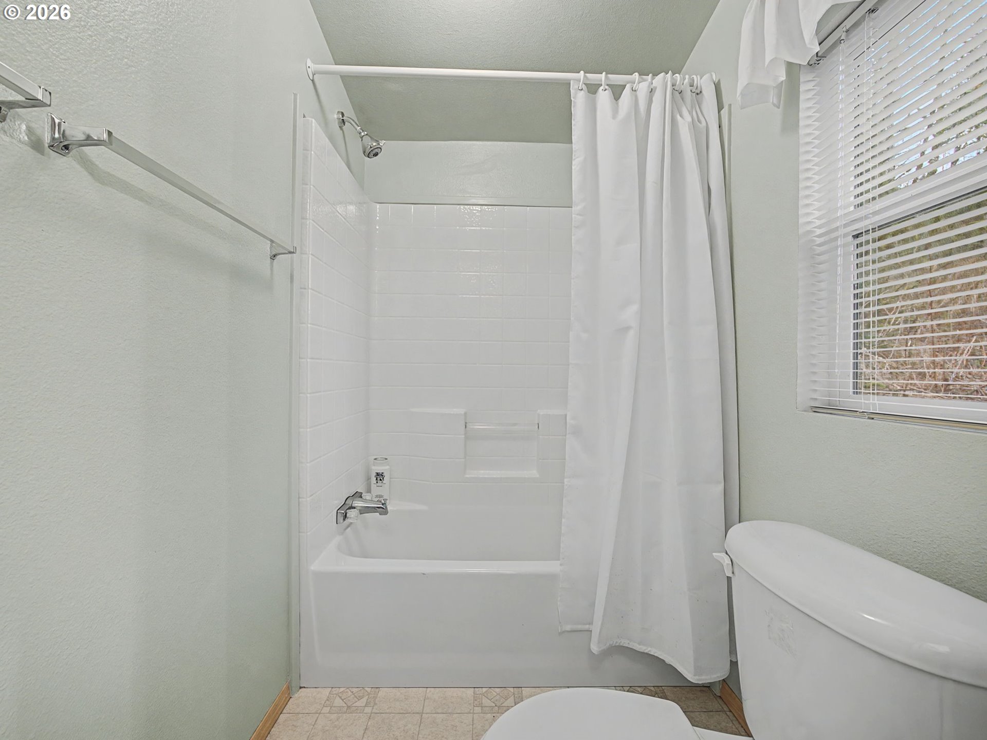 53164 East Sylvan Drive Sandy, OR 97055 - Photo 21 of 36 En Suite Bathroom