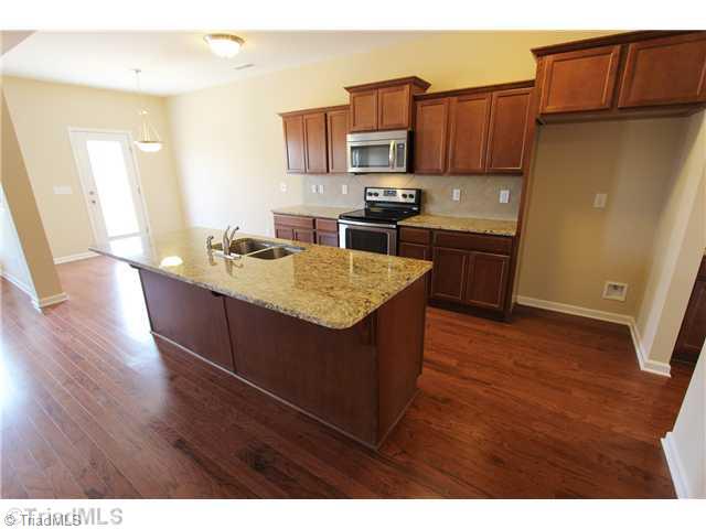 3333 Grandview Club Road Pfafftown, NC 27040 - Photo 5 of 16 Kitchen.