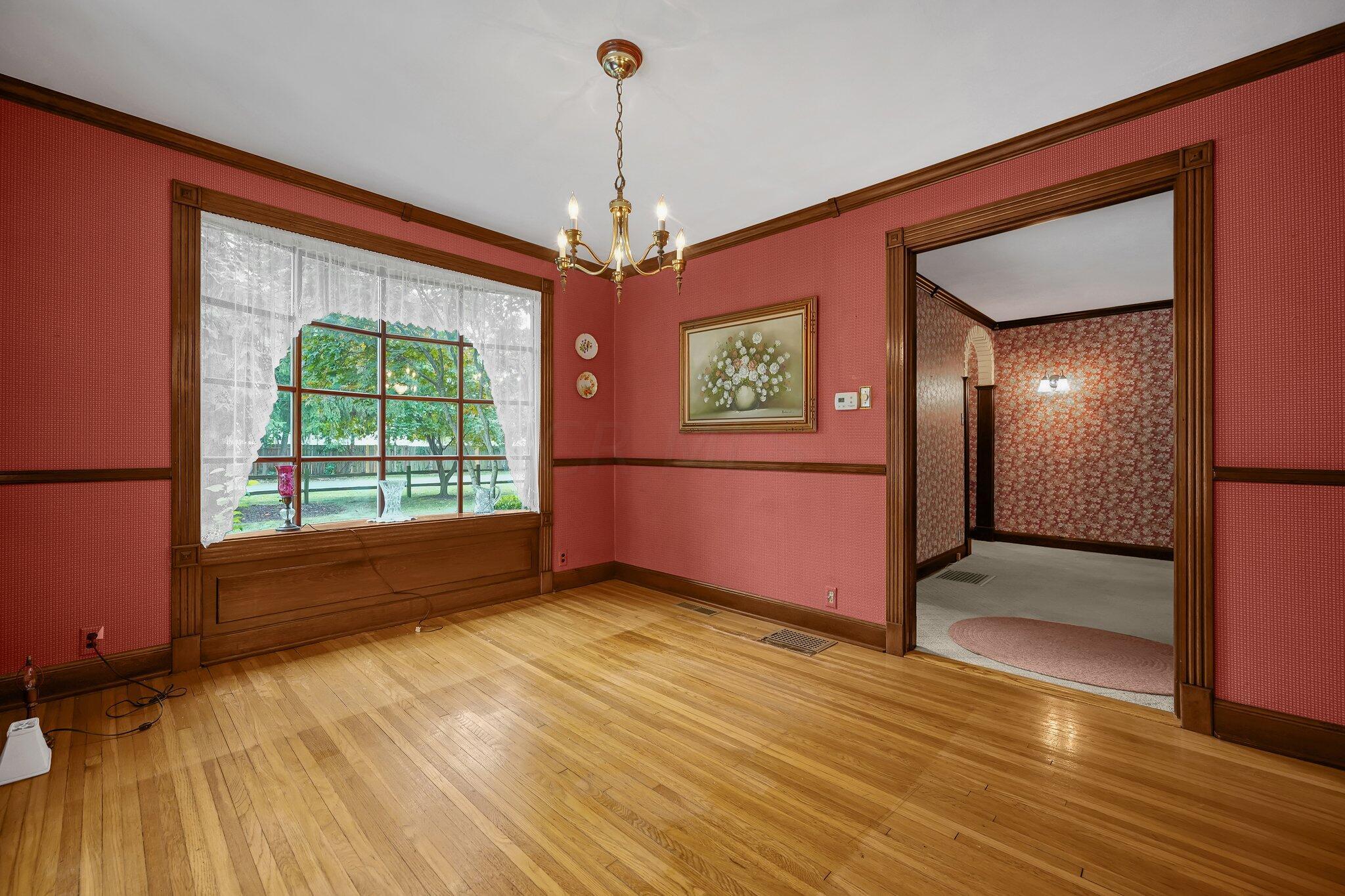 1113 Shady Lane Road Columbus, OH 43227 - Photo 8 of 29 Large Dining Roon with Bay window