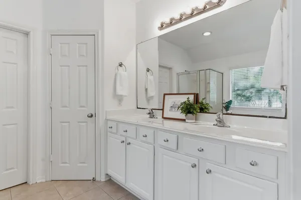 $325,000 | 19 Aquiline Oaks Place, The Woodlands, TX 77382