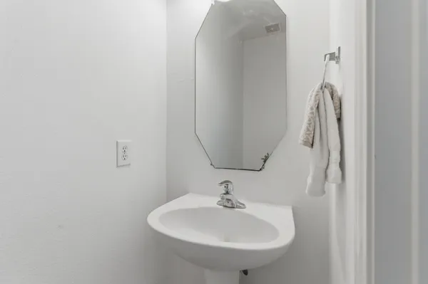 $325,000 | 19 Aquiline Oaks Place, The Woodlands, TX 77382