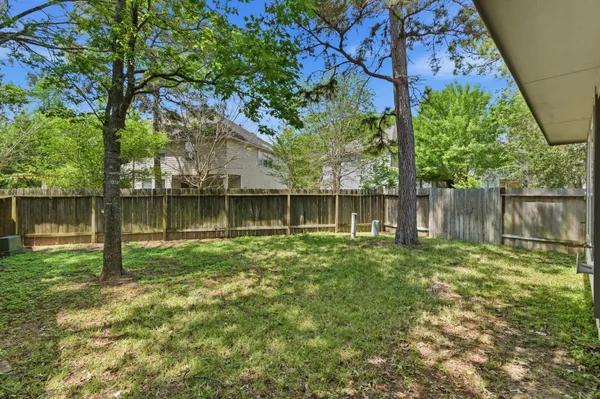 $325,000 | 19 Aquiline Oaks Place, The Woodlands, TX 77382