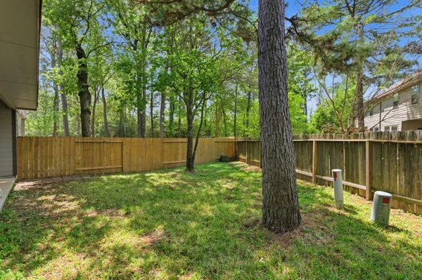 $325,000 | 19 Aquiline Oaks Place, The Woodlands, TX 77382