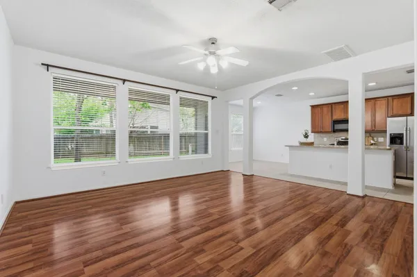 $325,000 | 19 Aquiline Oaks Place, The Woodlands, TX 77382