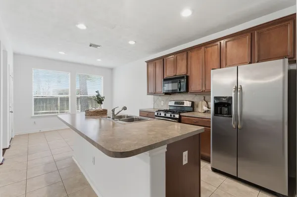 $325,000 | 19 Aquiline Oaks Place, The Woodlands, TX 77382