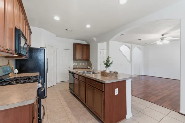 $325,000 | 19 Aquiline Oaks Place, The Woodlands, TX 77382