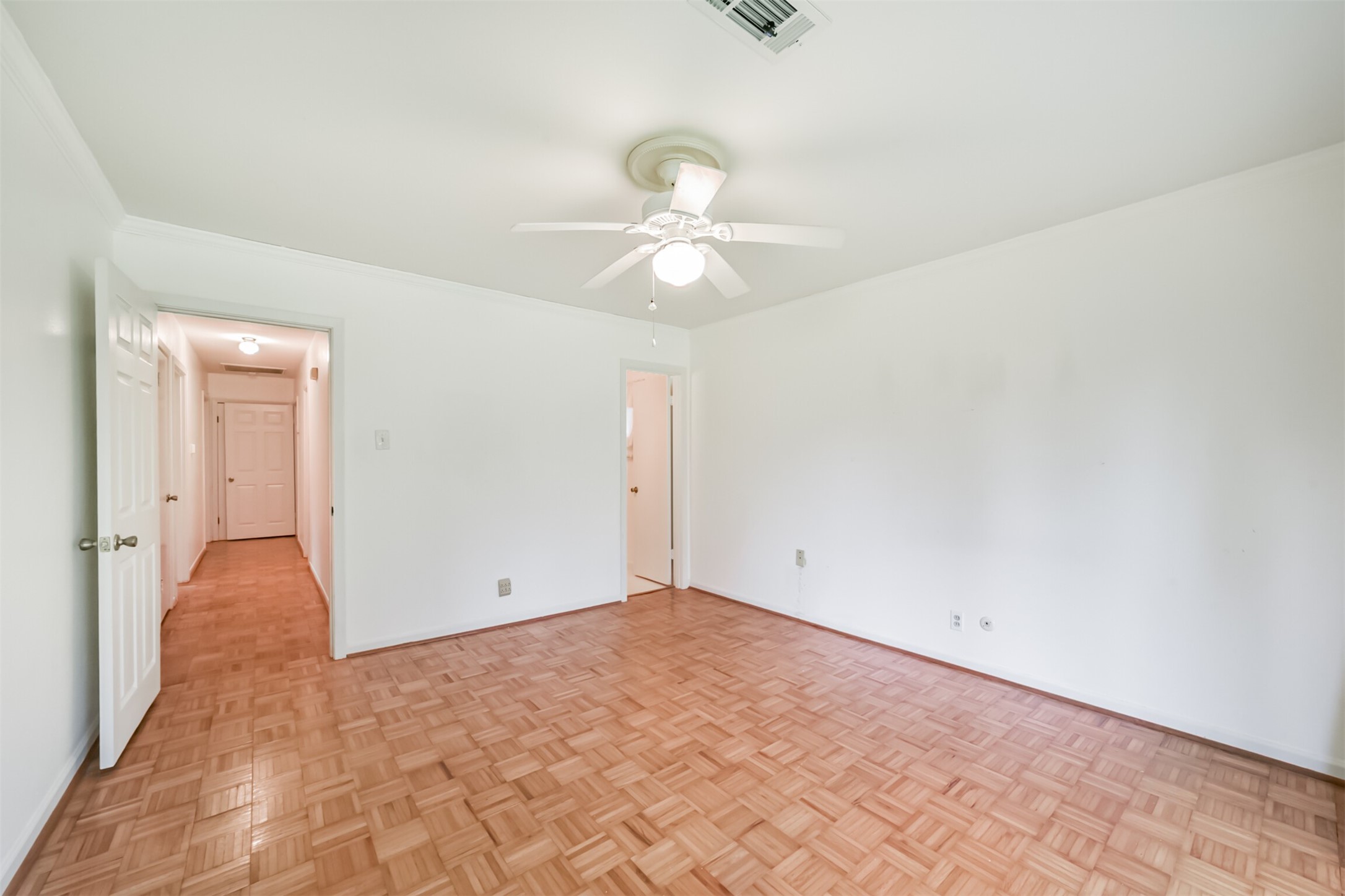 7510 Romney Road Houston, TX 77036 - Photo 23 of 32 Primary bedroom