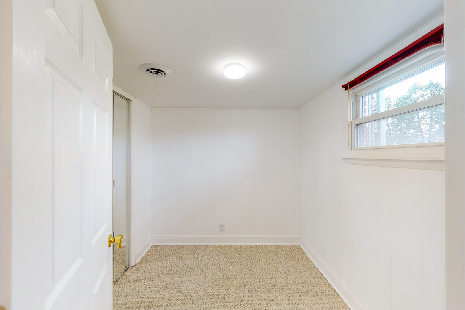 538 Russell Road DeKalb, IL 60115 - Photo 18 of 35 an empty room with windows