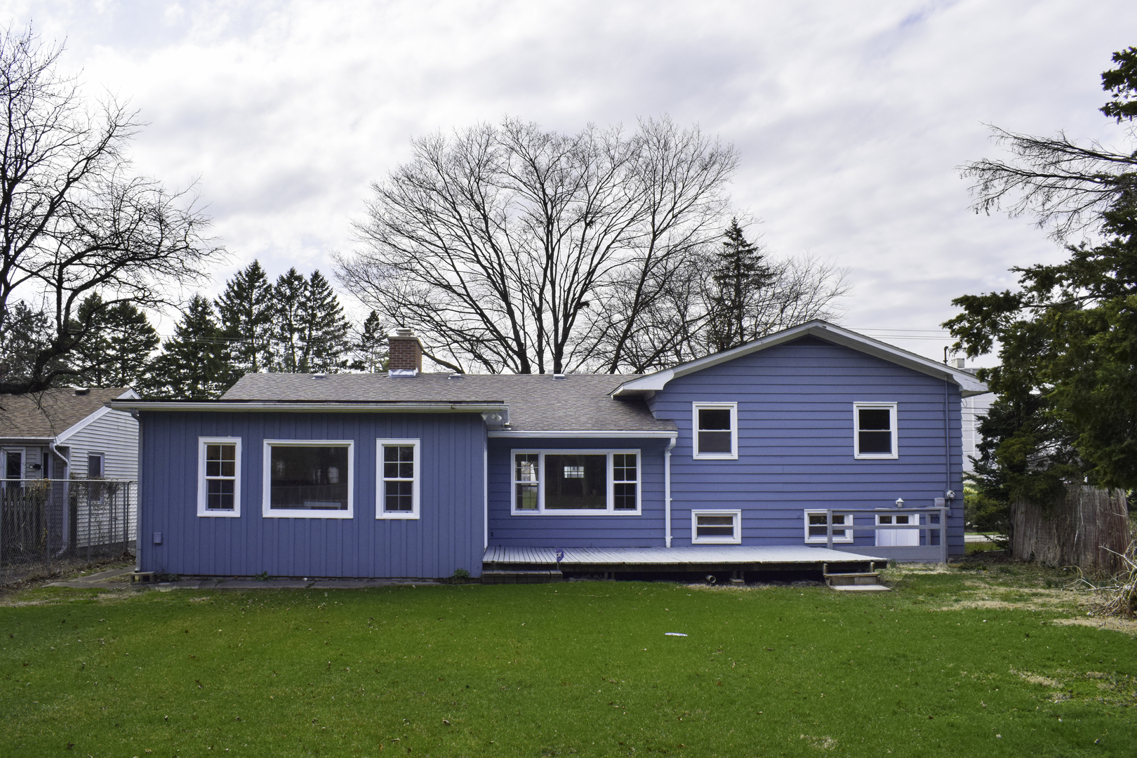 538 Russell Road DeKalb, IL 60115 - Photo 28 of 35 a front view of a house with a garden