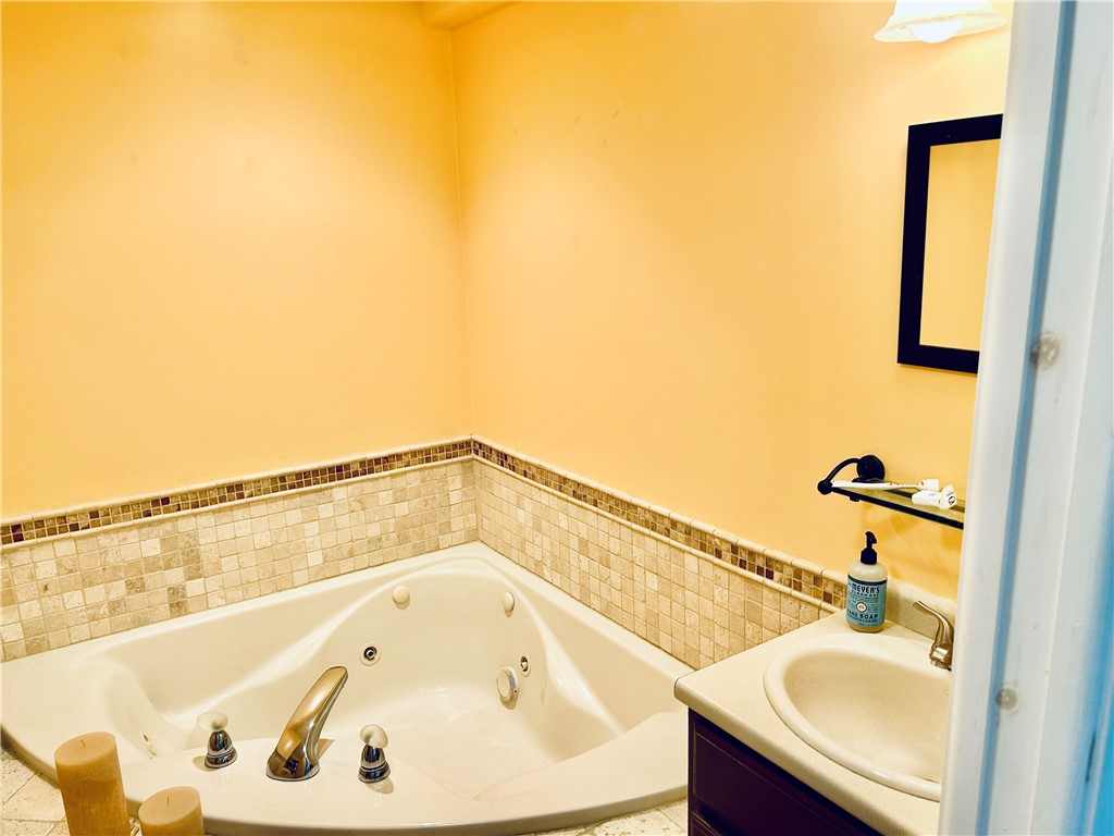 11 College Hill Road, Unit 5B Warwick, RI 02886 - Photo 25 of 38