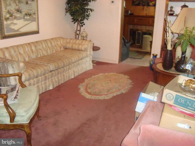 17713 Norwood Road Sandy Spring, MD 20860 - Photo 2 of 6 Living Room