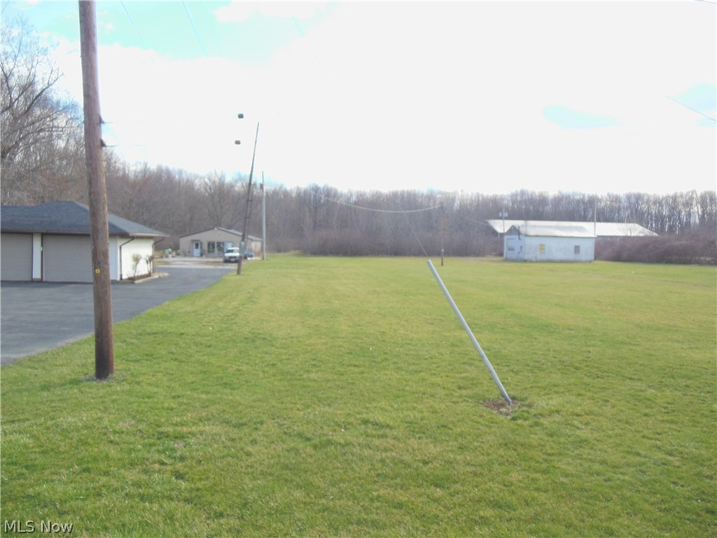 8305 Leavitt Road Amherst, OH 44001 - Photo 4 of 29 Gallery Image 4