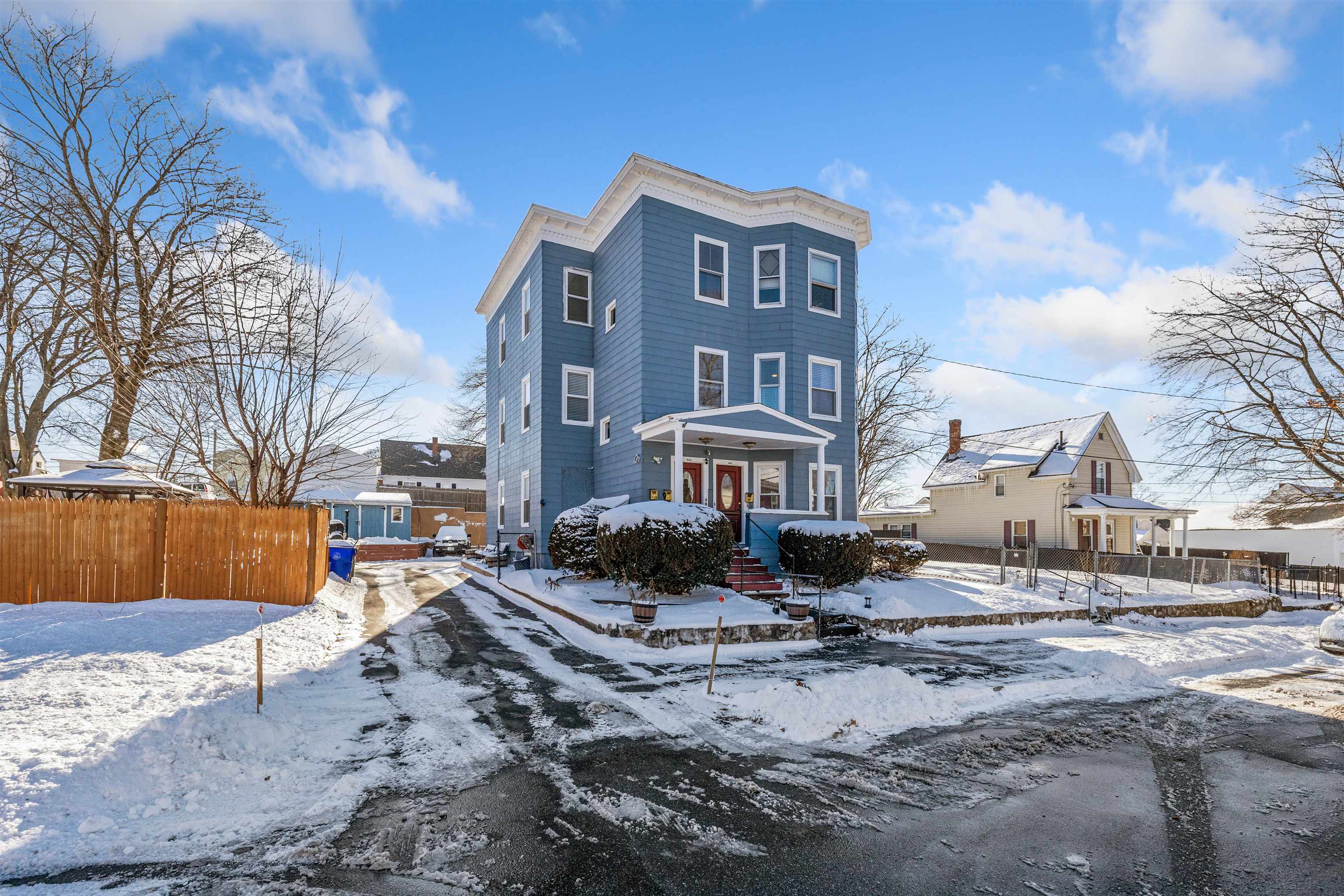 621 Howe Street Manchester, NH 03103 - Photo 3 of 47 Gallery Image 3
