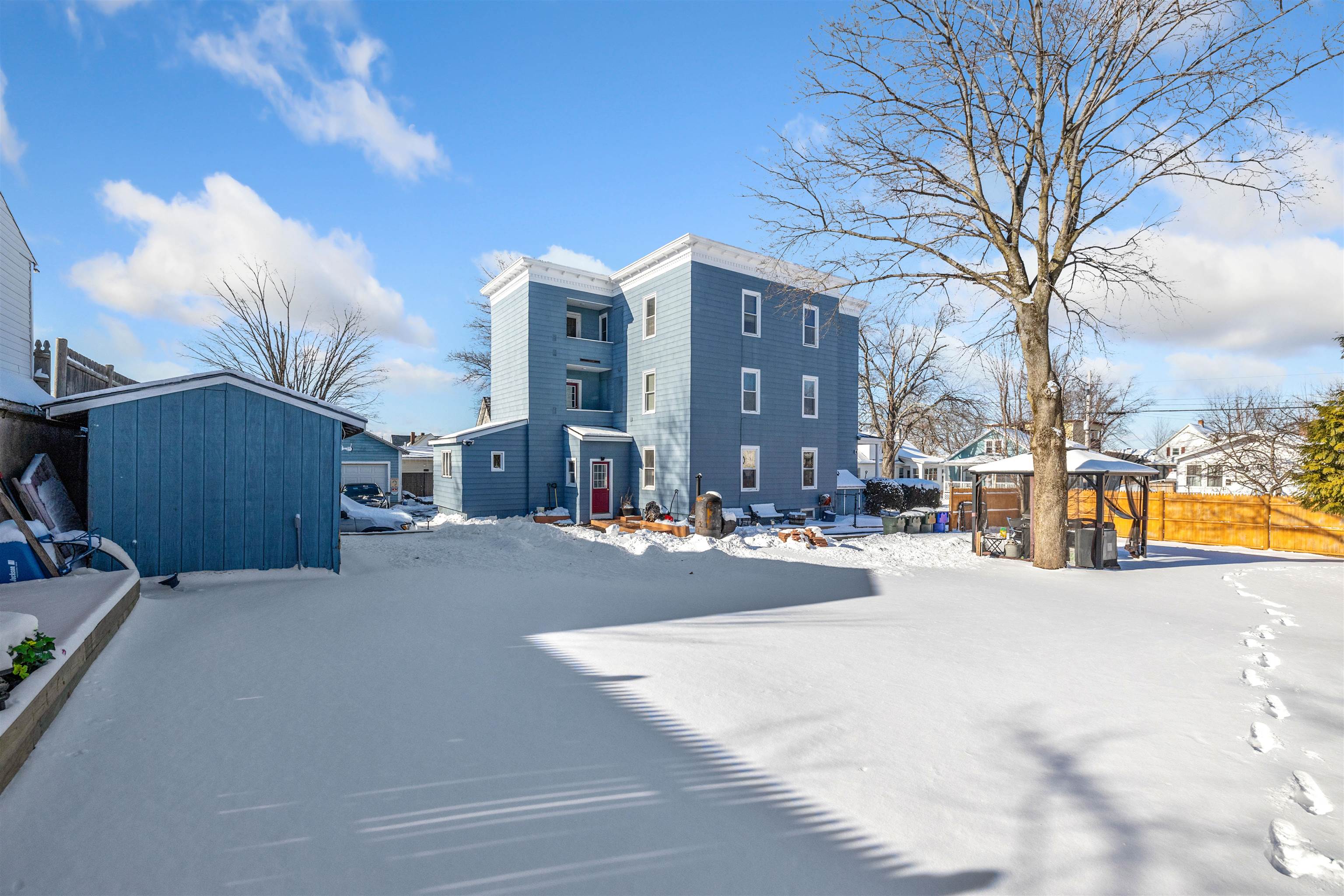 621 Howe Street Manchester, NH 03103 - Photo 5 of 47 Gallery Image 5