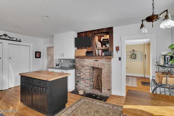 $675,000 | 127 Font Grove Road, Bethlehem, NY 12159