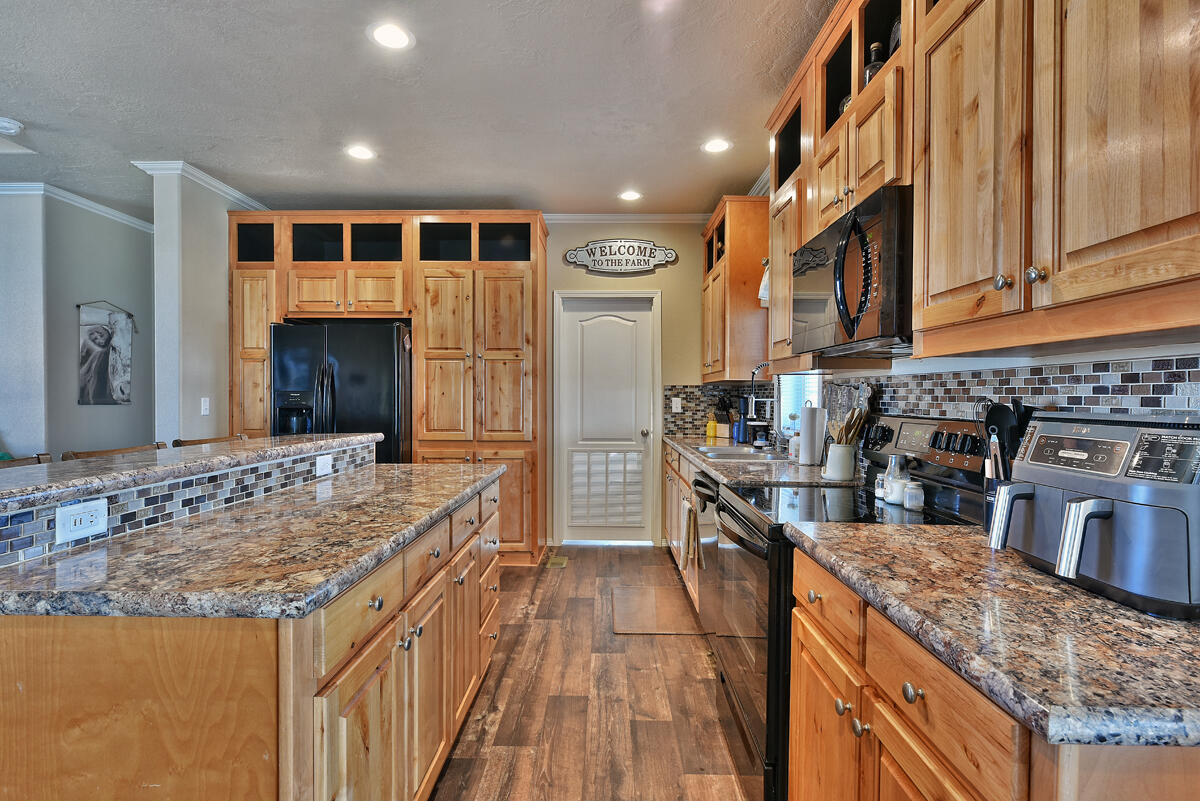 370 East Dutton Road Eagle Point, OR 97524 - Photo 11 of 28 DSC_7465