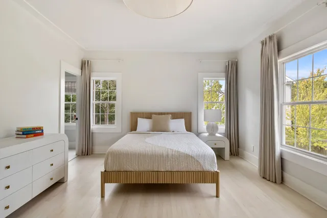 $125,000 | 288 Montauk Highway, Southampton, NY 11968