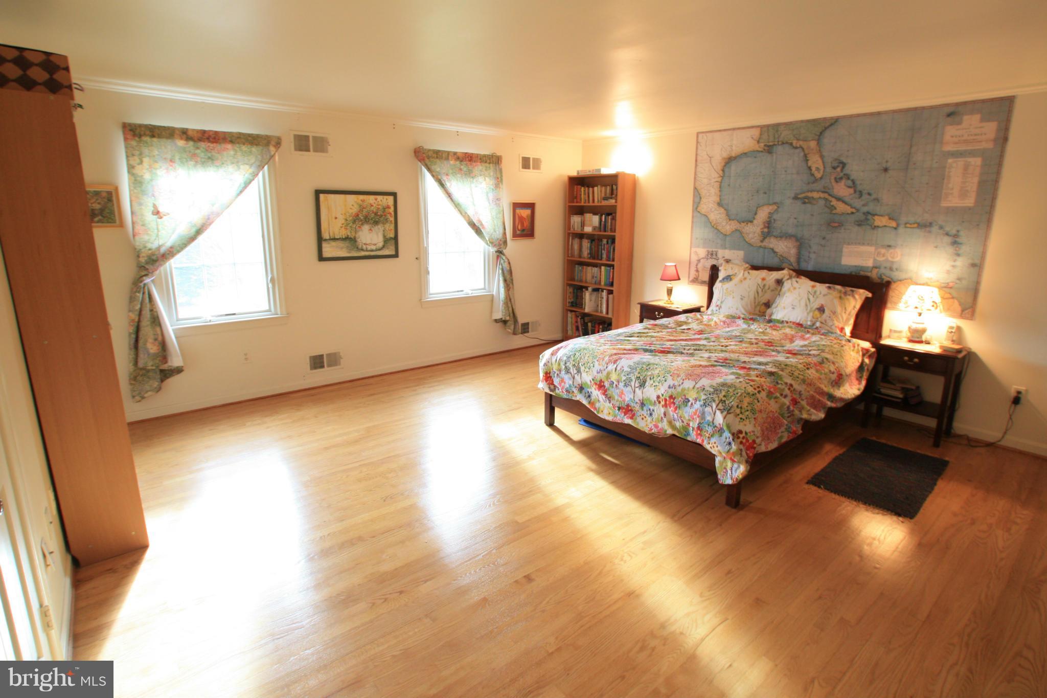 9604 Persimmon Tree Road Potomac, MD 20854 - Photo 15 of 23 Bedroom (Master)