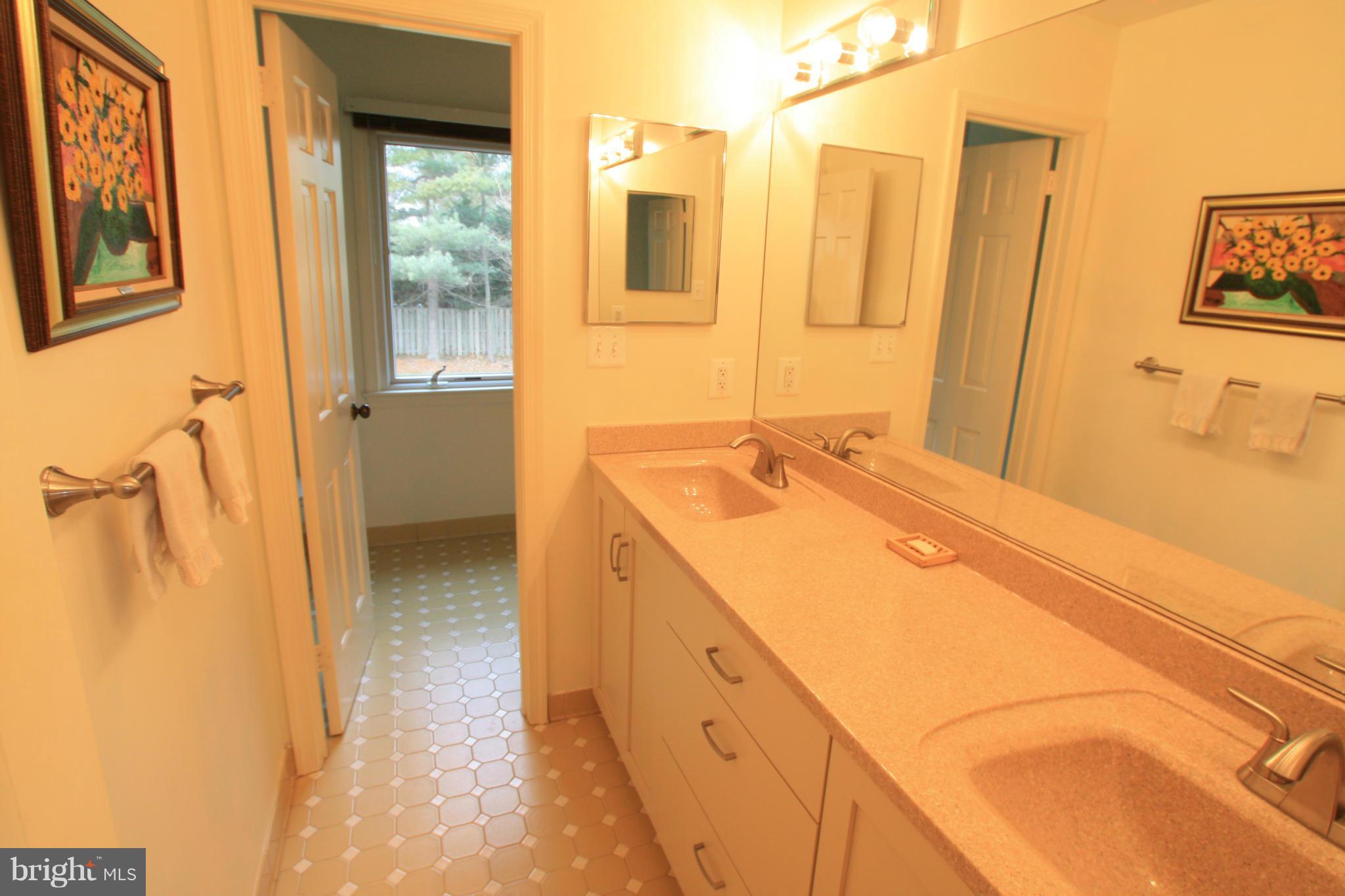 9604 Persimmon Tree Road Potomac, MD 20854 - Photo 20 of 23 Bath