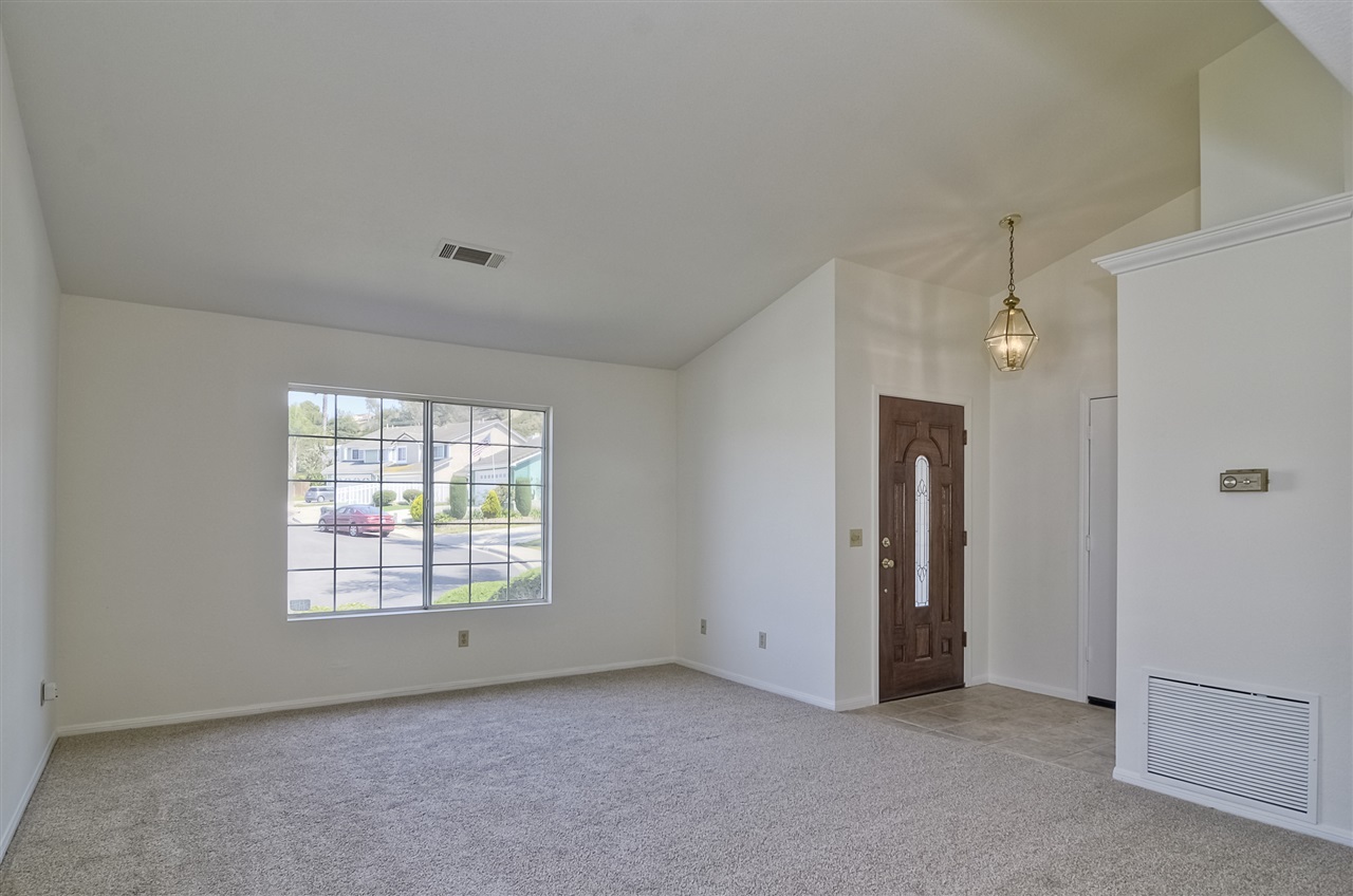 565 Heather Ridge Road San Marcos, CA 92078 - Photo 2 of 19