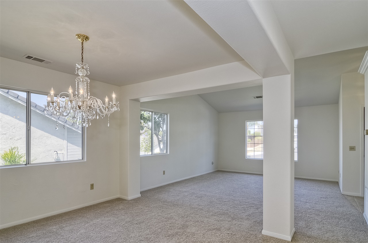 565 Heather Ridge Road San Marcos, CA 92078 - Photo 4 of 19 Light and Bright