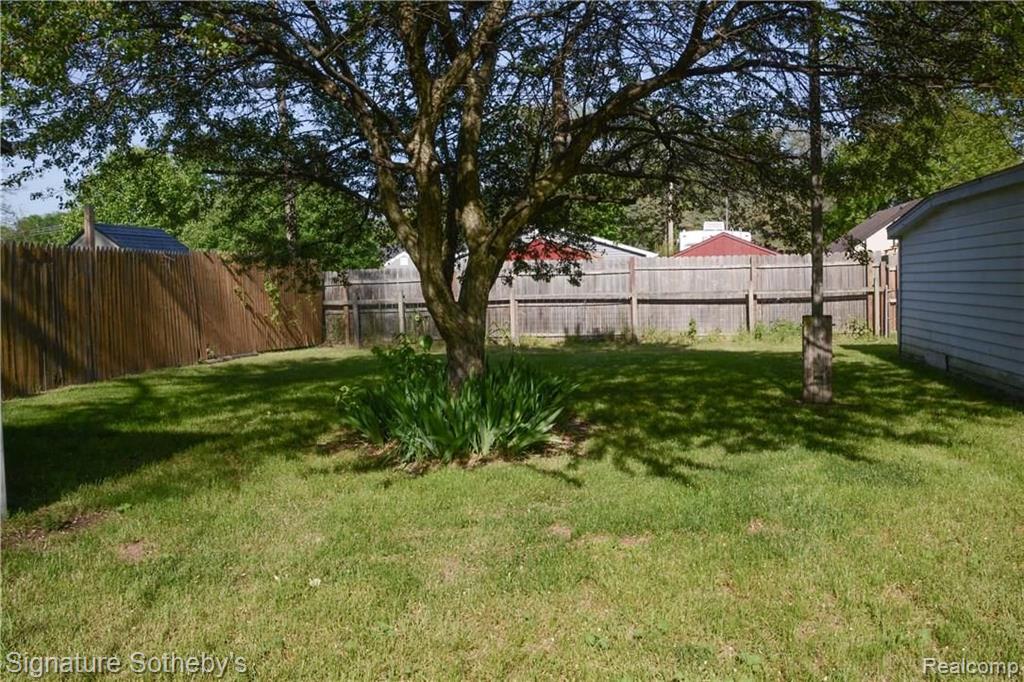 2677 Hessel Avenue Rochester Hills, MI 48307 - Photo 19 of 24