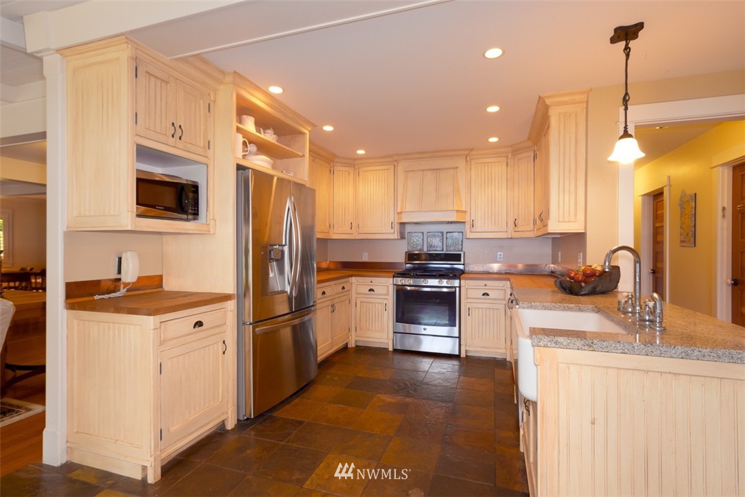 16750 Agate Point Road Northeast Bainbridge Island, WA 98110 - Photo 13 of 25 Gallery Image 13