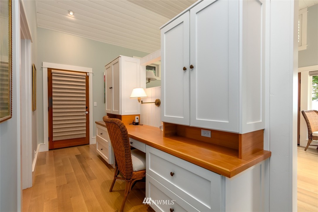16750 Agate Point Road Northeast Bainbridge Island, WA 98110 - Photo 17 of 25 Gallery Image 17