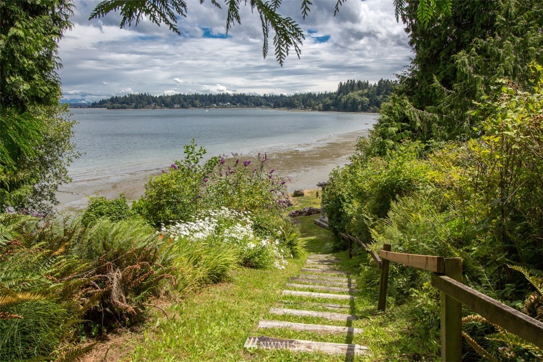 16750 Agate Point Road Northeast Bainbridge Island, WA 98110 - Photo 5 of 25 Gallery Image 5