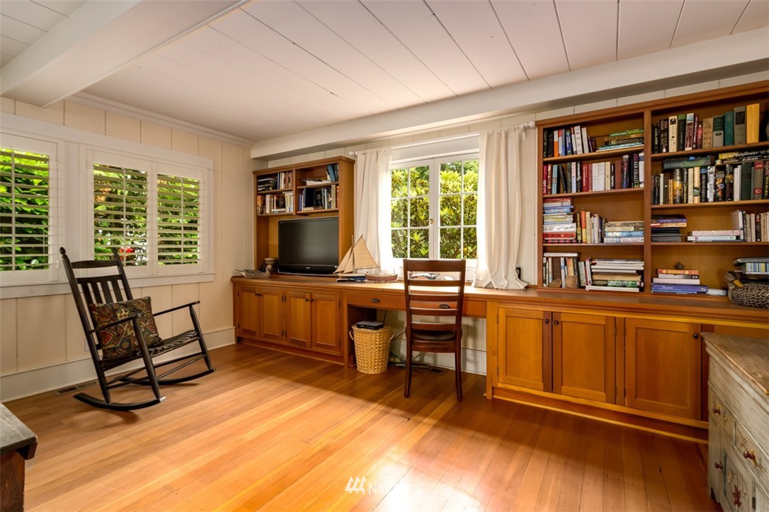 16750 Agate Point Road Northeast Bainbridge Island, WA 98110 - Photo 9 of 25 Gallery Image 9