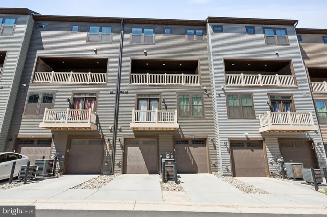 $610,000 | 14079 Sunrise Valley Drive, Unit 15P, Herndon, VA 20171