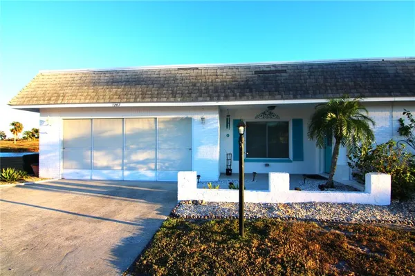$2,400 | 1207 Lakehouse Court, Unit 1207, Sun City Center, FL 33573