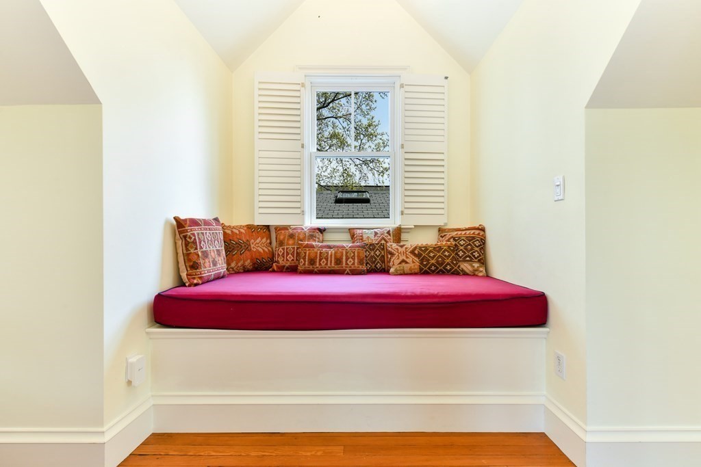 265 Upland Road Cambridge, MA 02140 - Photo 30 of 39 a bathroom with a tub sink and window
