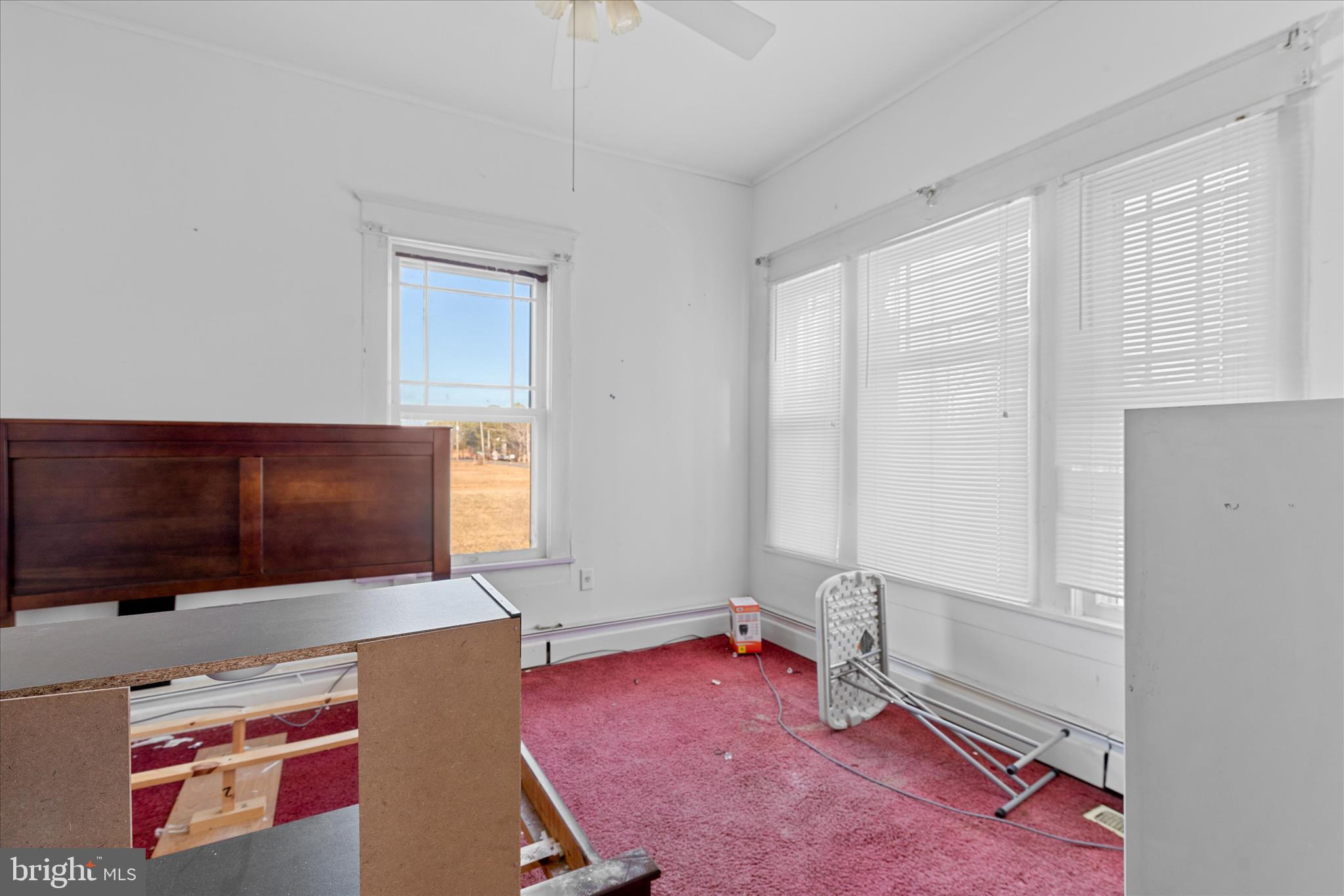 26740 Old State Road Crisfield, MD 21817 - Photo 23 of 49 a living room with furniture