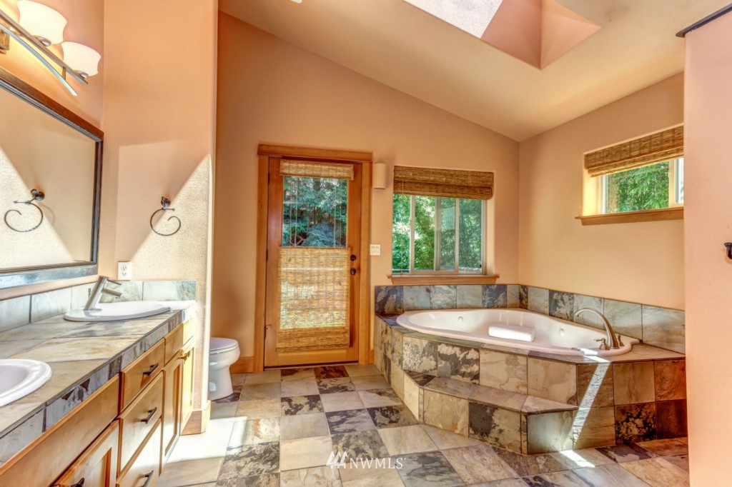 1530 Silver Beach Road Bellingham, WA 98229 - Photo 20 of 25 Gallery Image 20