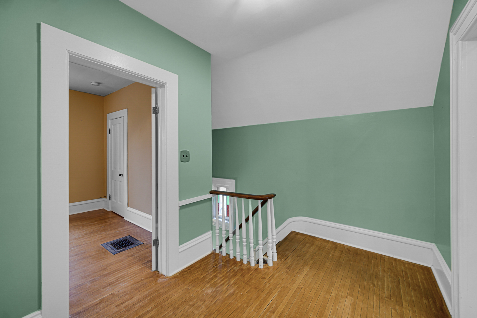 268 Seneca Street Elgin, IL 60120 - Photo 12 of 19