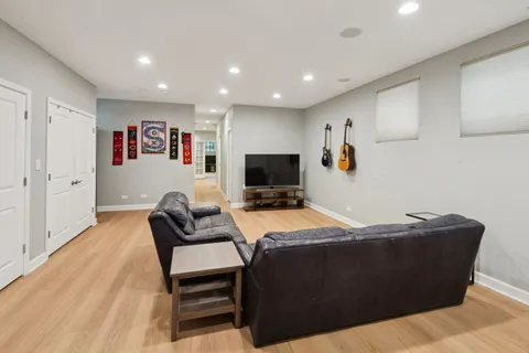 $825,000 | 2130 West Le Moyne Street, Unit 1, Chicago, IL 60622