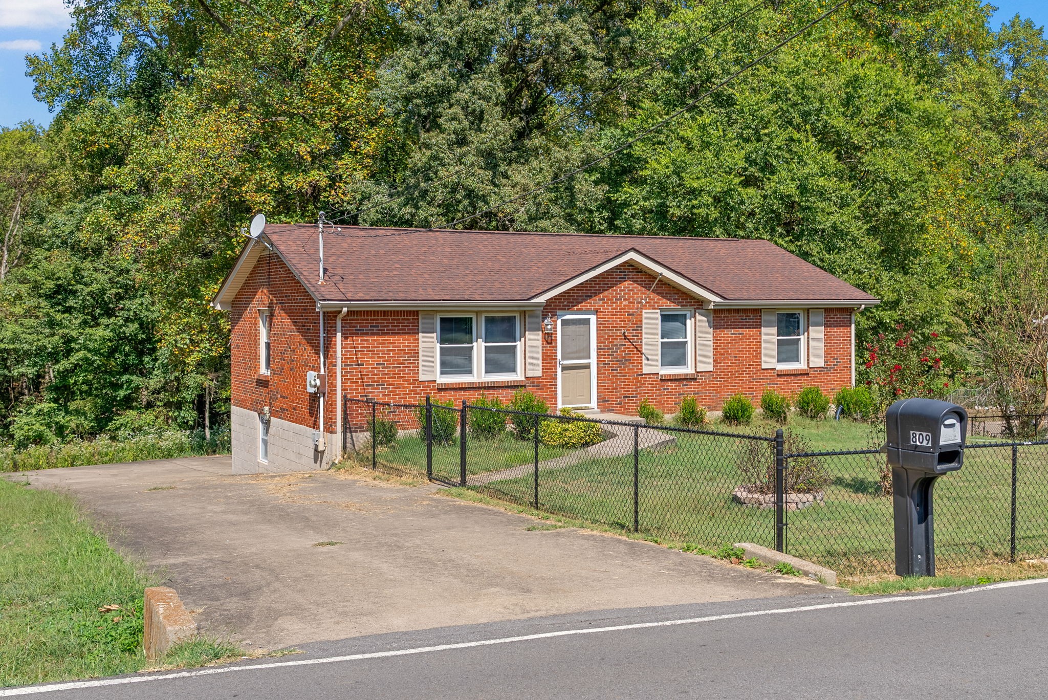 809 Pollard Road Clarksville, TN 37042 - Photo 2 of 28 a house that has a tree in front of it