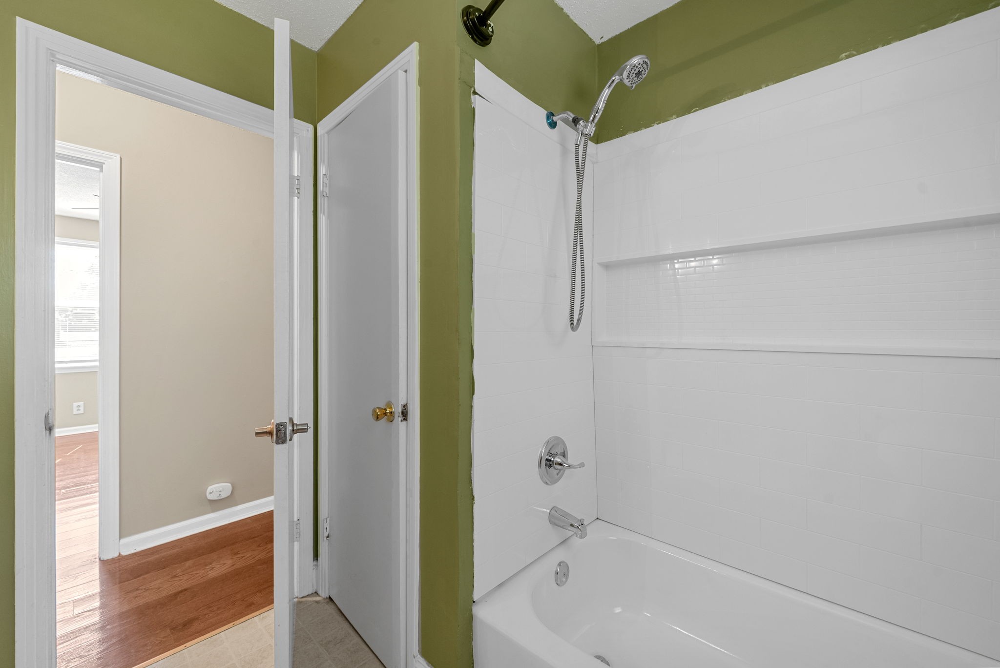809 Pollard Road Clarksville, TN 37042 - Photo 22 of 28 a bathroom with a bathtub and a shower