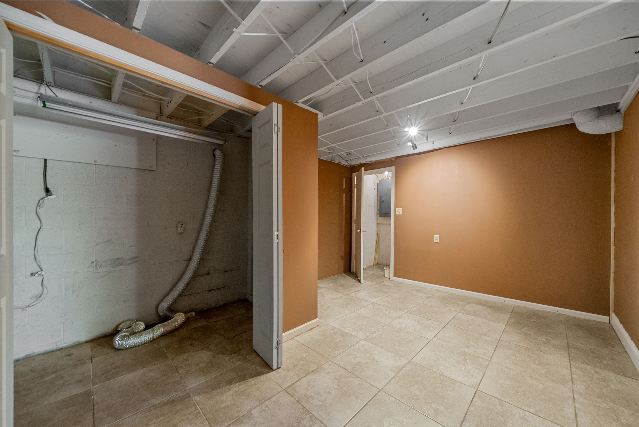 809 Pollard Road Clarksville, TN 37042 - Photo 24 of 28 a view of a room with gym equipment
