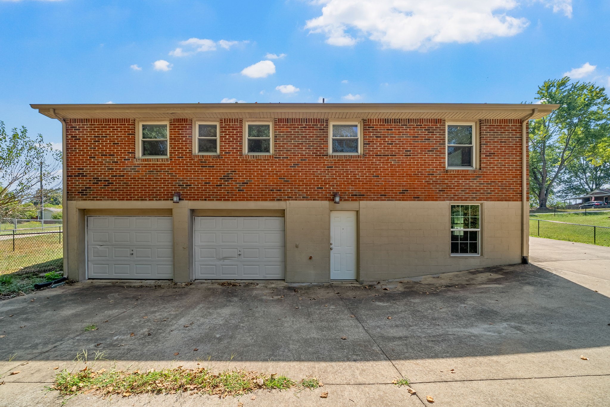 809 Pollard Road Clarksville, TN 37042 - Photo 28 of 28 a front view of a house