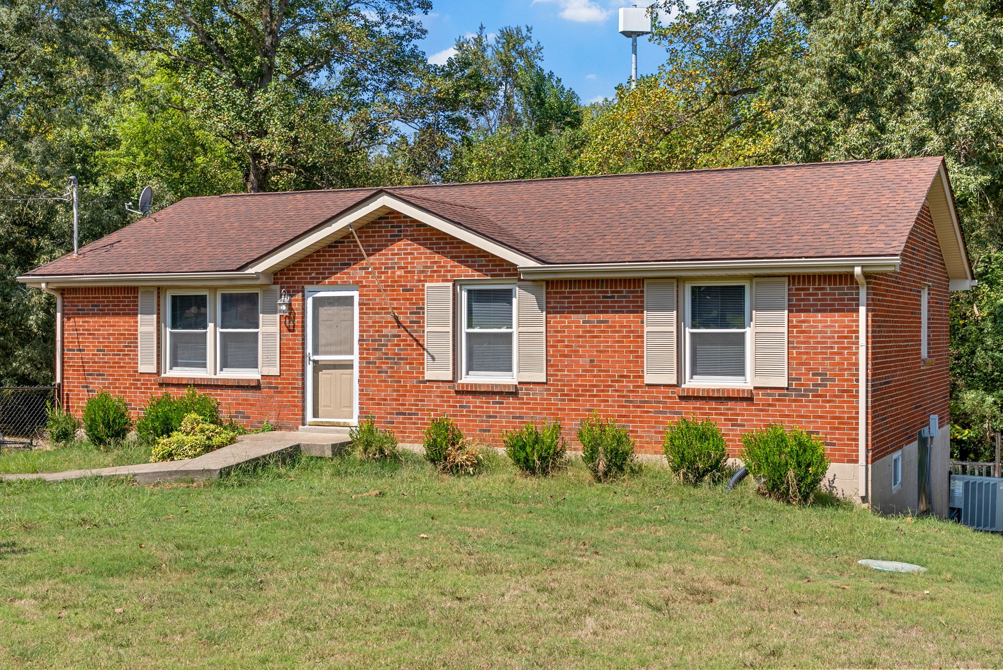 809 Pollard Road Clarksville, TN 37042 - Photo 3 of 28 a front view of a house with garden