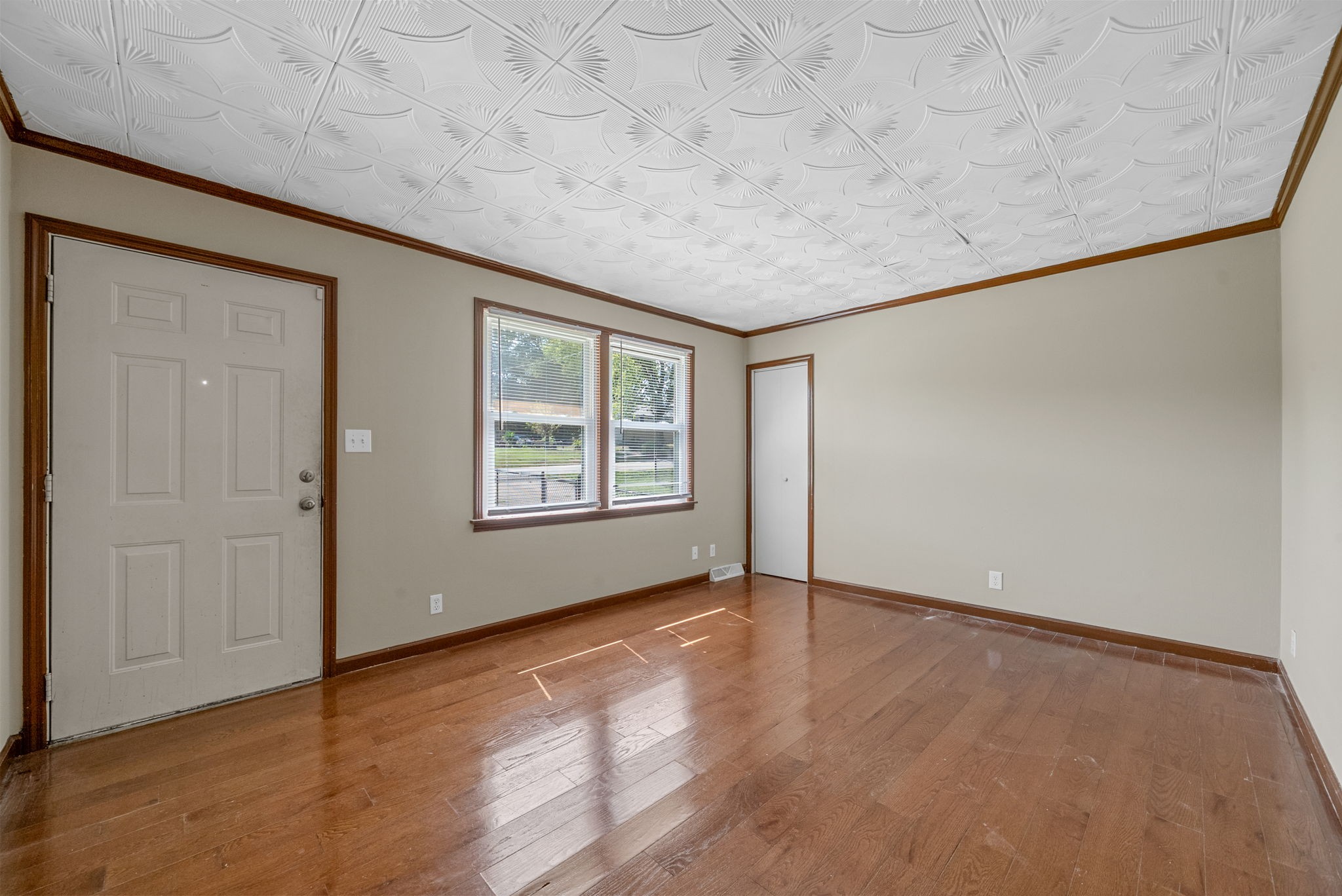 809 Pollard Road Clarksville, TN 37042 - Photo 7 of 28 an empty room with wooden floor and windows