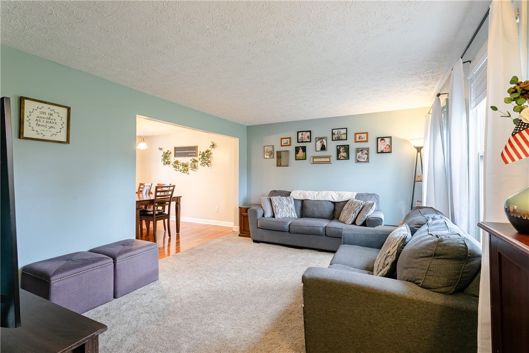 8 Rosscommon Crescent Perinton, NY 14450 - Photo 3 of 28