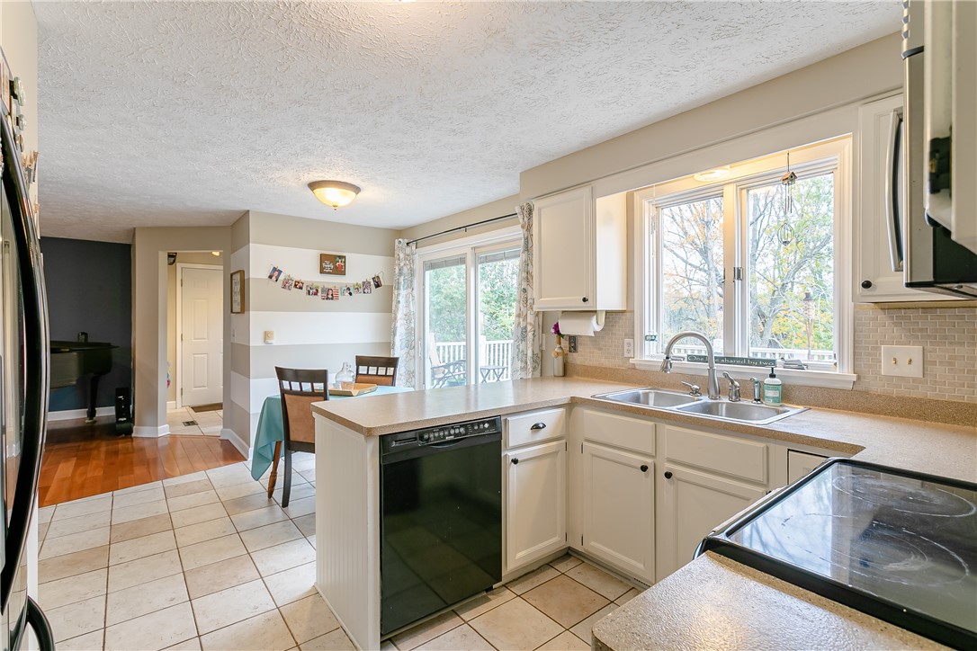 8 Rosscommon Crescent Perinton, NY 14450 - Photo 7 of 28